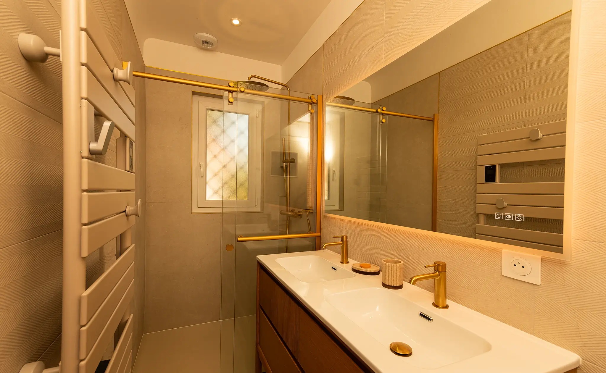 Salle de Bain avec douche