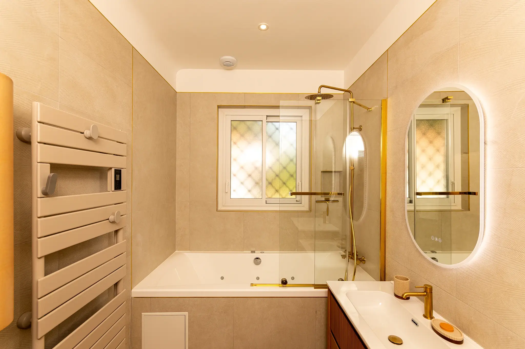 Salle de Bain avec baignoire